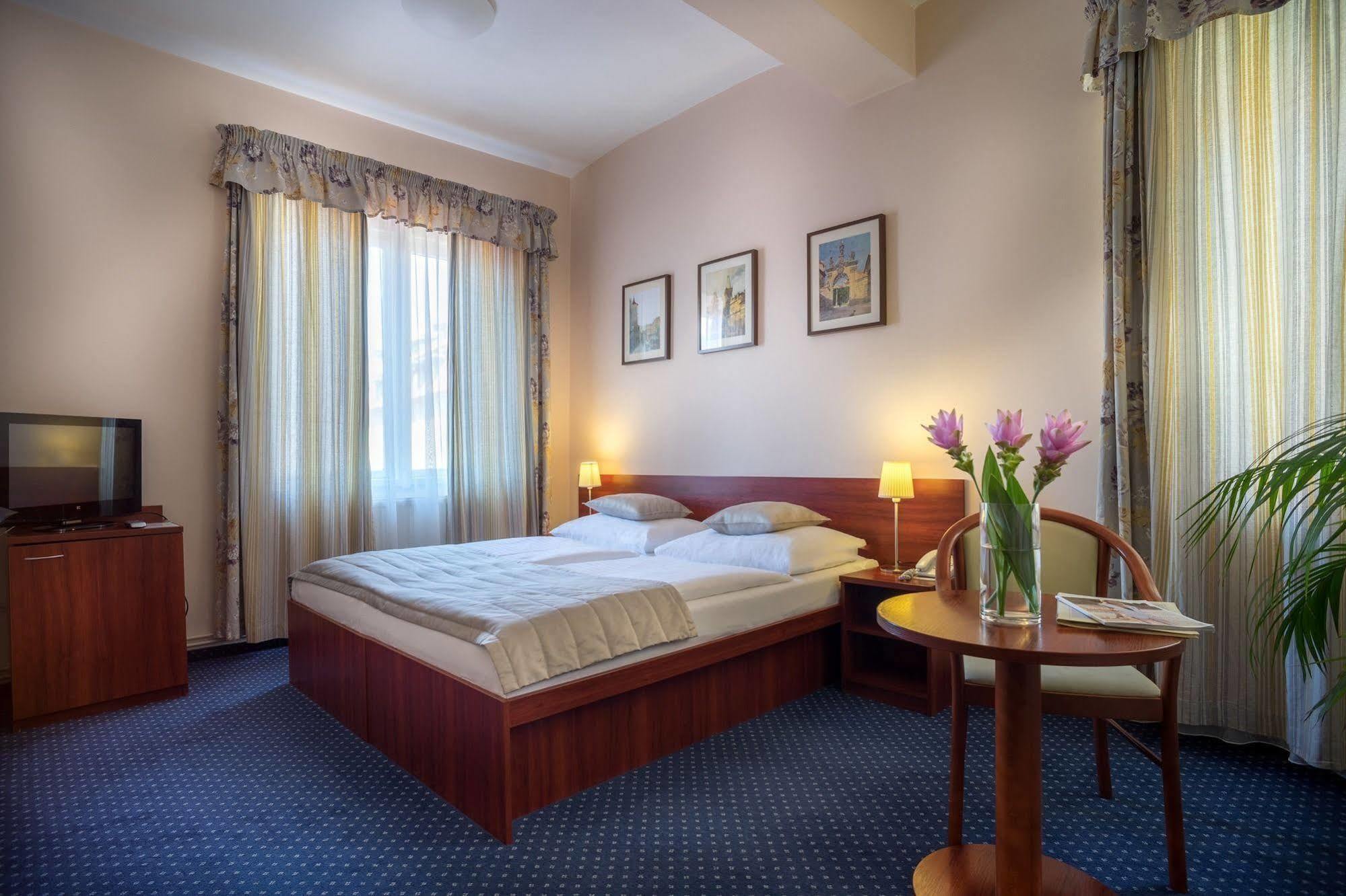 Pytloun Kampa Garden Hotel Praga Exterior foto